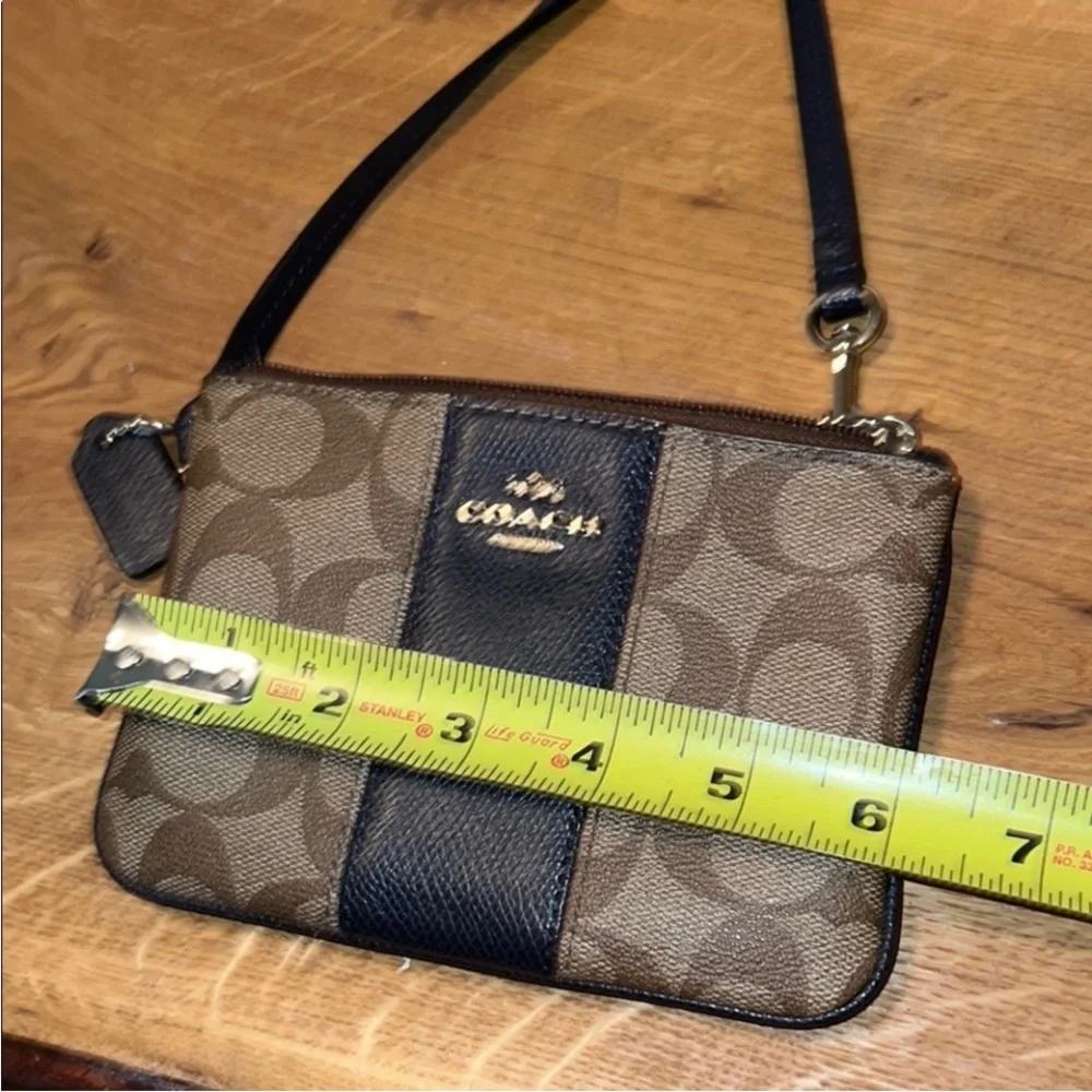 Coach wristlet classic